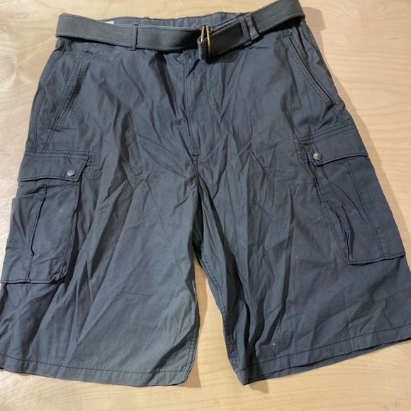 Levi Strauss Cargo Style Shorts with Canvas Belt size 38 (BK) - Picture 4 of 12